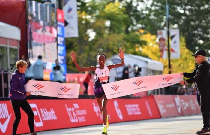 Alla maratona di Chicago, la keniana Ruth Chepngetich stabilisce un nuovo record mondiale