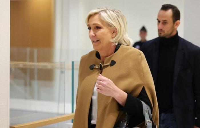 Alla sbarra del tribunale, Marine Le Pen cerca di evitare il naufragio… invano