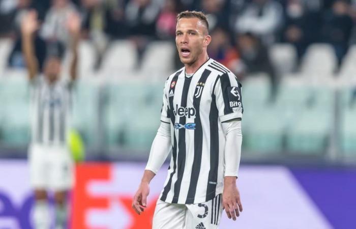 L’agente di Arthur Melo conferma i contatti con l’OM