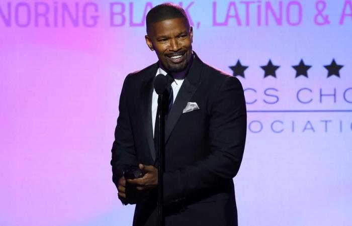 Jamie Foxx parla del suo ritorno sul palco per la prima volta dopo il suo ricovero d’urgenza lo scorso anno