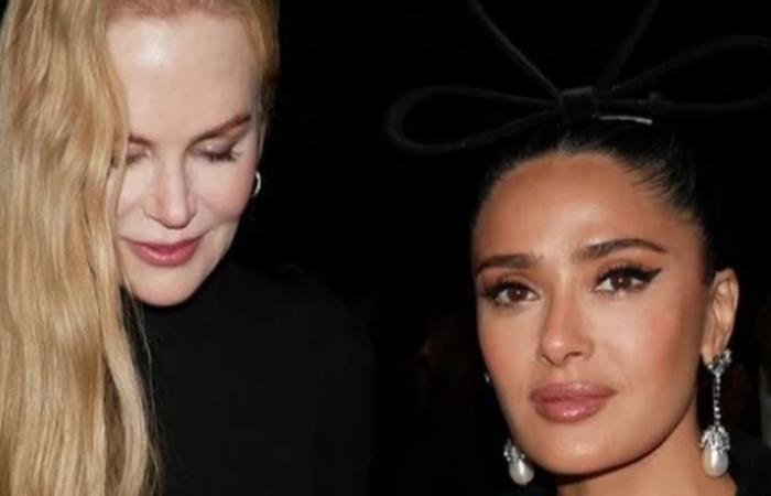 Nicole Kidman spinge via Salma Hayek a un evento di moda