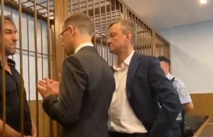 Il francese Laurent Vinatier, detenuto da giugno a Mosca, condannato a tre anni di carcere da un tribunale russo per non essersi registrato come “agente straniero”