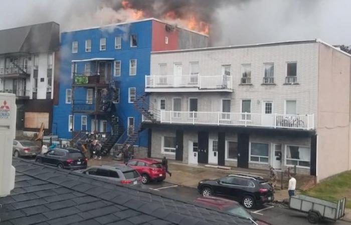 Gli inquilini fuggono dalle fiamme saltando dalle finestre a Shawinigan