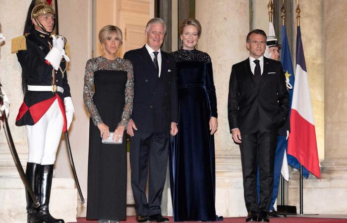 Re Filippo e la regina Matilde invitati ad una cena di stato all’Eliseo da Emmanuel e Brigitte Macron