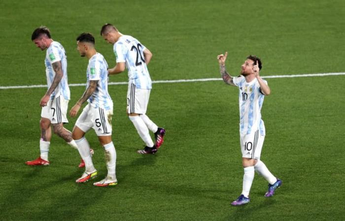 Pochi istanti per un confronto infuocato… i canali che trasmettono la partita Argentina-Perù e gli orari in tutti i paesi arabi