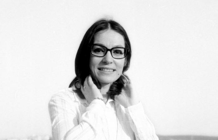 DOCUMENTO RTL – Nana Mouskouri: “Non vorrei morire davanti” al palco