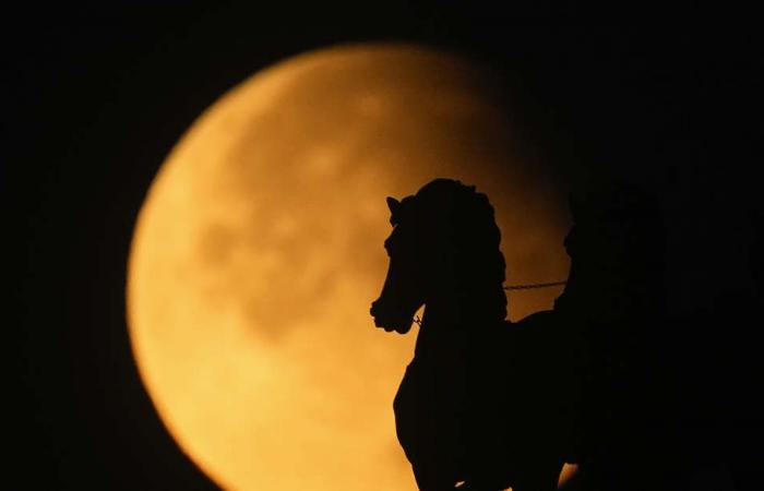 Quando la luna piena più grande dell’anno è nel cielo