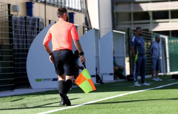 Campo invaso, violenza in campo, una partita di D5 degenera dopo un rigore contestato