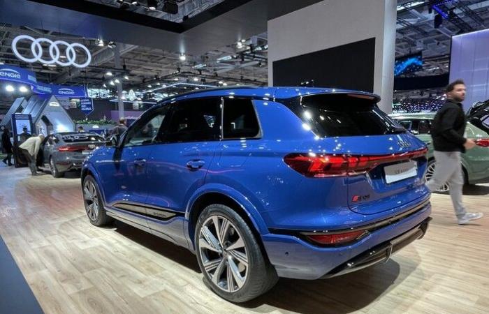 L’Audi Q6 e-tron mette in mostra la sua tecnologia al Motor Show di Parigi 2024