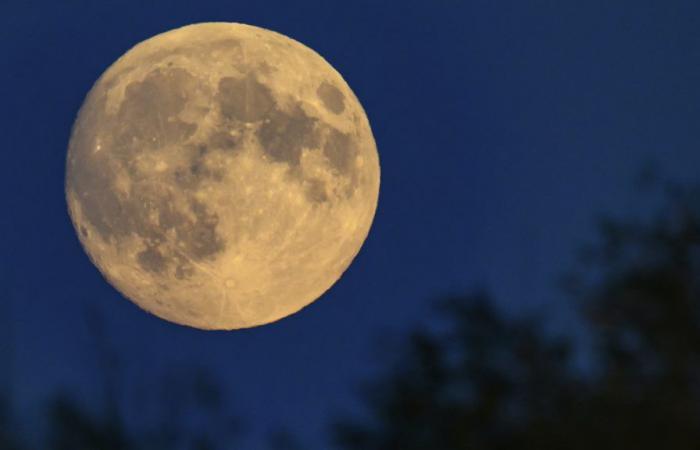 Potresti vedere una “superluna” contemporaneamente a una cometa in ottobre