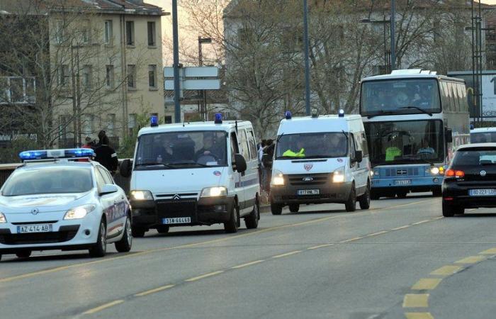 Coupe de France: bloccati in un vicolo cieco con il loro autobus, questi calciatori professionisti finiscono il viaggio a piedi e attraverso i campi