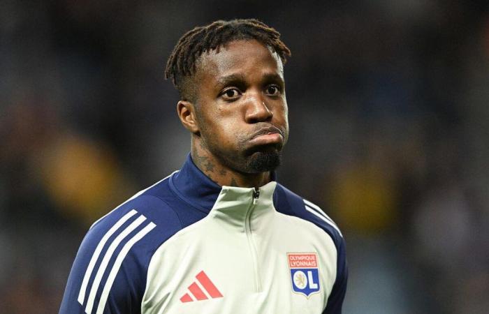 Wilfried Zaha assente senza scuse, l’OL esita a punirlo