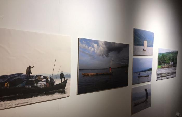 Kinshasa: “Parcours de l’eau”, la mostra fotografica di Arsène Mpiana che ripercorre la sua esperienza