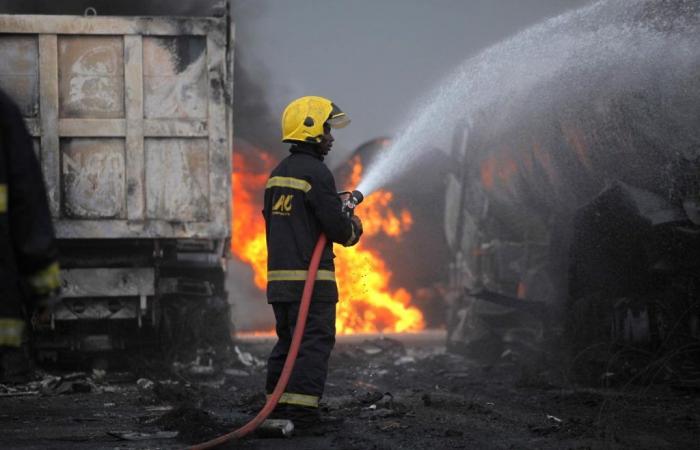 L’esplosione di un’autocisterna uccide più di 140 persone