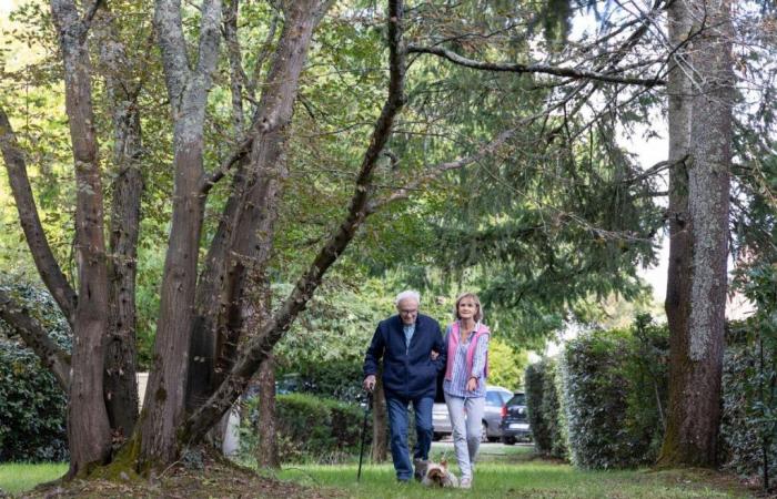 a Bordeaux, Sylvie, 64 anni, si prende cura di suo padre Georges, 96 anni