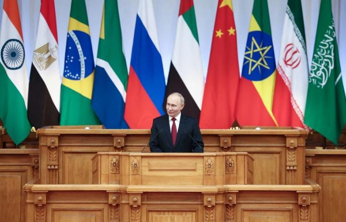 La Russia vuole porre fine al dominio del dollaro al vertice dei BRICS