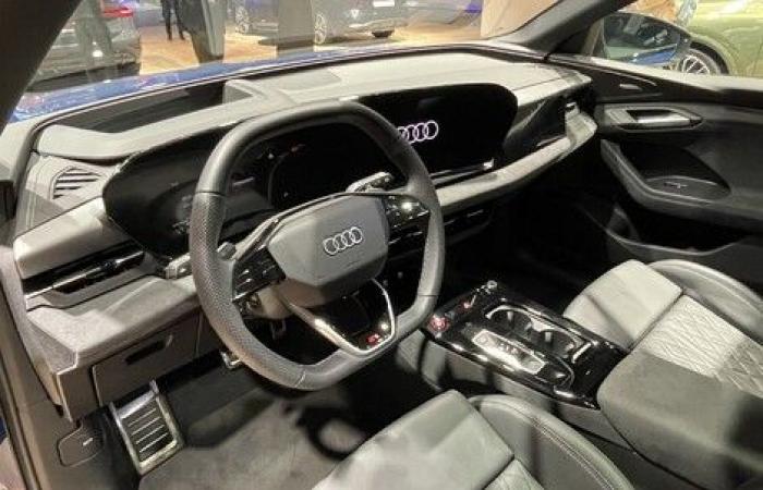 L’Audi Q6 e-tron mette in mostra la sua tecnologia al Motor Show di Parigi 2024