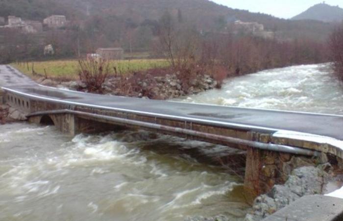 Maltempo nel Gard. 5 ponti sono chiusi al traffico, è necessaria la vigilanza