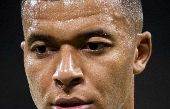 Caso Kylian Mbappé: chi è questa donna vista in televisione, molto attenta al mondo dello spettacolo e degli affaristi?