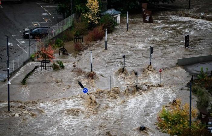 “Mai vista prima”: quasi 900 persone evacuate in Francia durante le impressionanti inondazioni (foto)