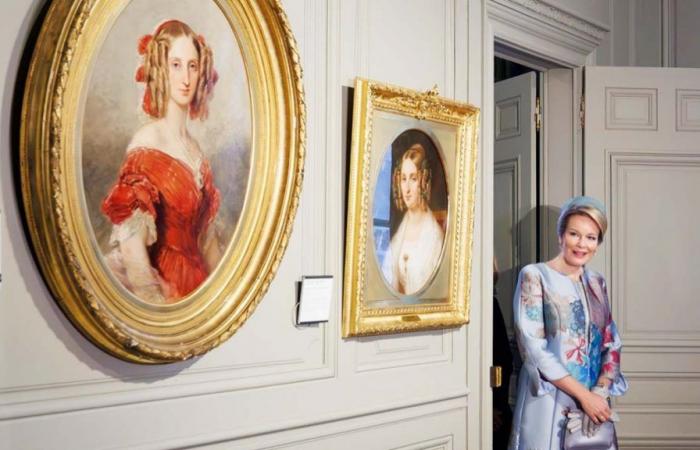 La regina Matilde fa visita… alla prima regina dei belgi: la coppia reale scopre i tesori di Chantilly