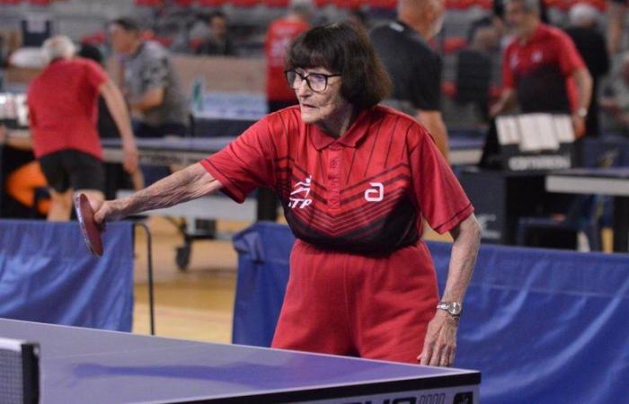 Jeanine Escot, la più anziana giocatrice di ping pong del Lot-et-Garonne, festeggia il suo 95° compleanno