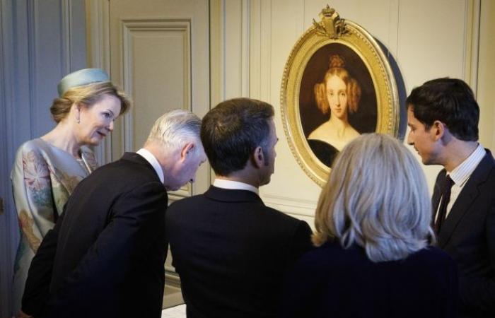 La regina Matilde fa visita… alla prima regina dei belgi: la coppia reale scopre i tesori di Chantilly