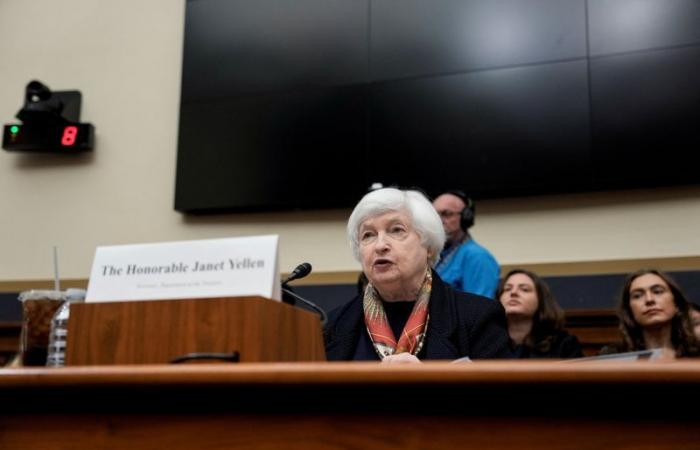 Janet Yellen avverte che le tariffe radicali scatenerebbero l’inflazione, afferma il NYT