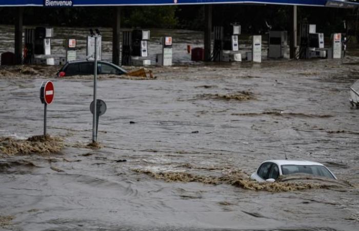 “Mai vista prima”: quasi 900 persone evacuate in Francia durante le impressionanti inondazioni (foto)