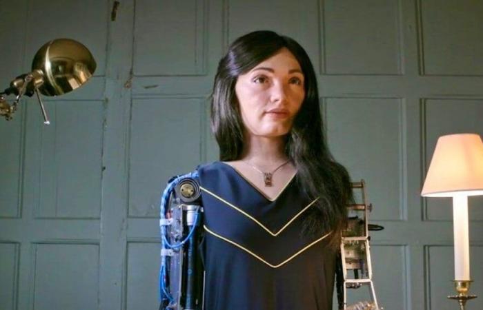 Londra: all’asta un’opera di un artista robot umanoide