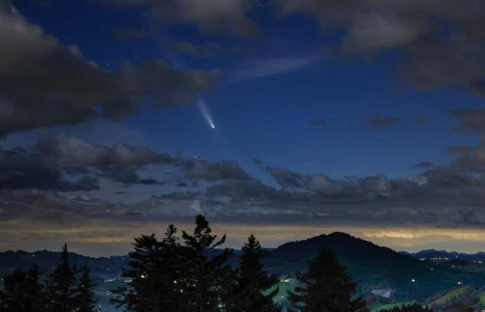 Superluna e cometa compaiono in cielo contemporaneamente: le risposte più importanti – News