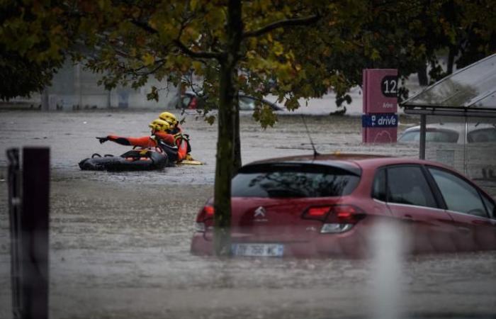 “Mai vista prima”: quasi 900 persone evacuate in Francia durante le impressionanti inondazioni (foto)