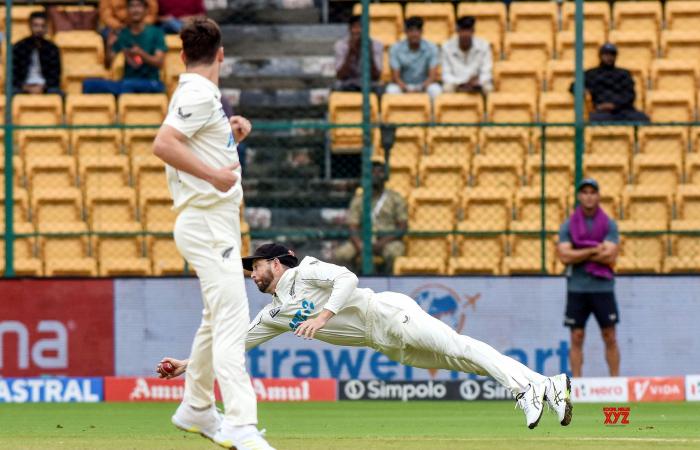 Bangalore: secondo giorno del primo test match di cricket tra India e Nuova Zelanda. #Galleria