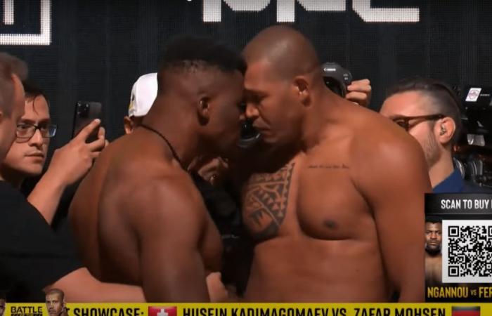 Francis Ngannou sminuito da un gigante di 6 piedi e 8 pollici mentre si scontrano dopo aver pesato un mostruoso peso combinato di 500 libbre per la lotta per il titolo dei pesi massimi PFL