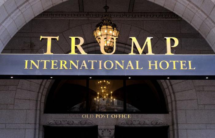 I democratici affermano che il Trump Hotel è stato utilizzato per corrompere l’ex presidente