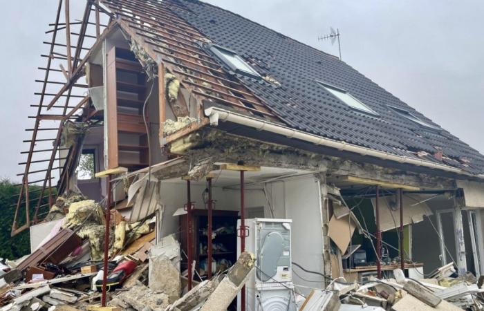 intrappolata sotto le macerie dopo che la sua casa è esplosa, è scappata illesa