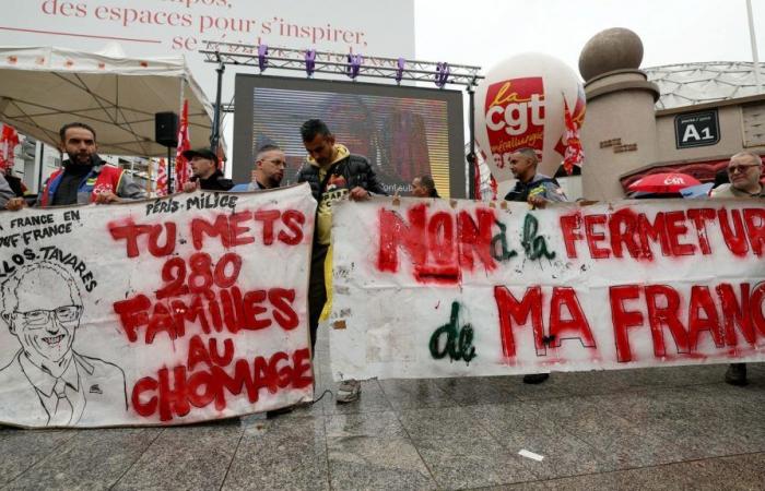 al Motor Show di Parigi, i dipendenti Stellantis manifestano contro i tagli ai posti di lavoro