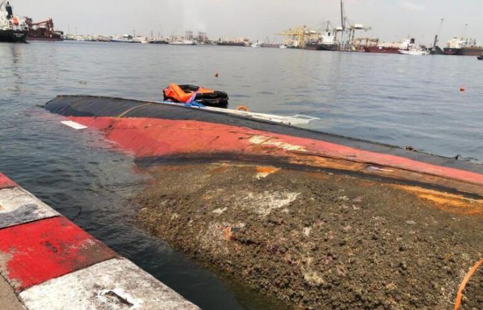 La nave Princess Jessica si capovolge nel porto di Dakar