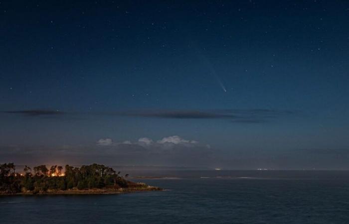 Intorno a Perros-Guirec. La cometa catturata dai fotografi amatoriali