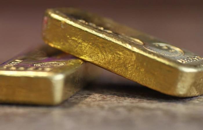 L’oro batte un nuovo record, sopra i 2.700 dollari