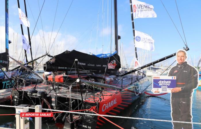 Globo della Vandea di Les Sables-d’Olonne. Gli skipper Jérémie Beyou e Guirec Soudée e le loro imoca sul pontone