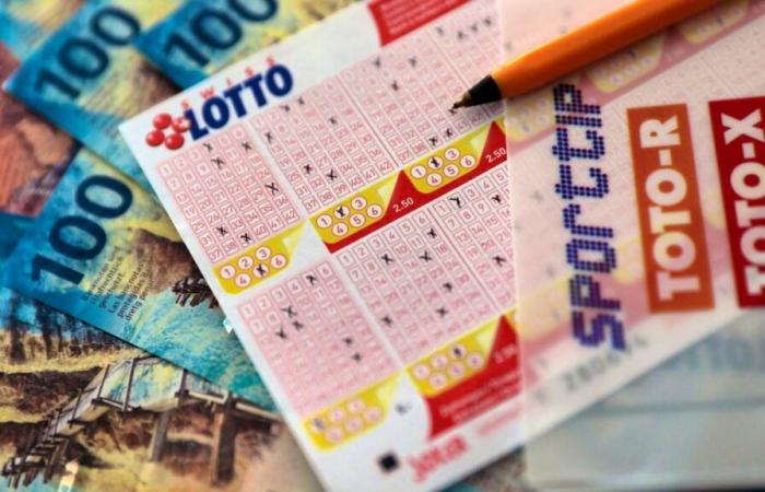 Ha vinto 48 milioni alla lotteria, ma vive quasi come prima