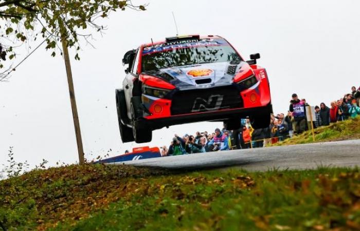 Leader del Rally dell’Europa Centrale, Thierry Neuville corre verso il primo titolo mondiale