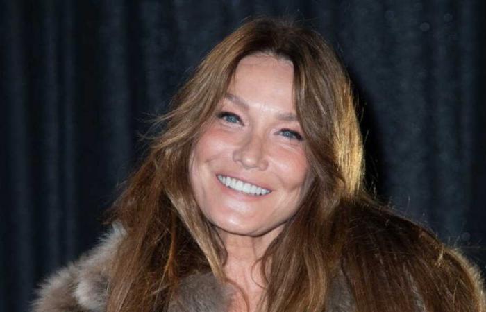 “È appropriato?” : perché Carla Bruni ha “paura” di partecipare alla sfilata di Victoria’s Secret