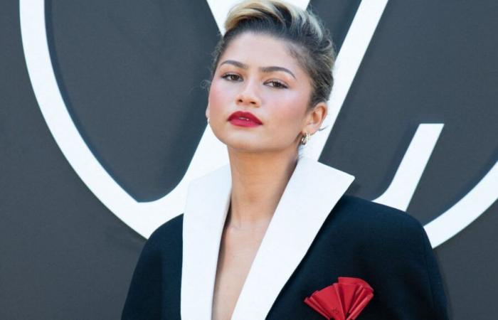 Zendaya quasi nuda, osa indossare un abito ritagliato