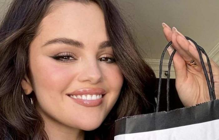 Selena Gomez svela il triste motivo per cui non riesce più a dormire nel suo letto