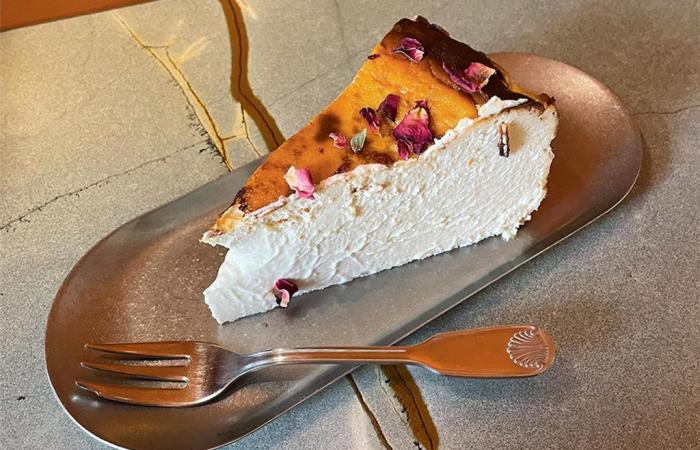 Al Grave, la cheesecake emana “un confortante profumo d’autunno sottolineato dalle note tostate della pelle bruciata”