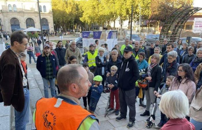 a Laval un centinaio di persone si sono radunate per manifestare la loro indignazione