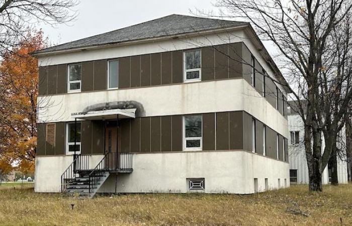 Un incendio devasta un’antica chiesa a Jonquière