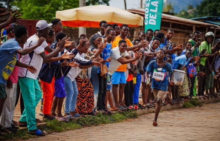 Croce di rientro a scuola a Dassa-Zoumè: OBSSU vince la sfida organizzativa con grandi novità